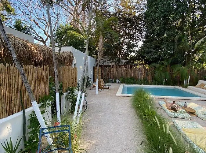 Hotel Yaxa 4*